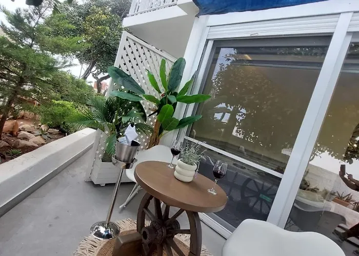 公寓 George's Point Of View 纳乌萨