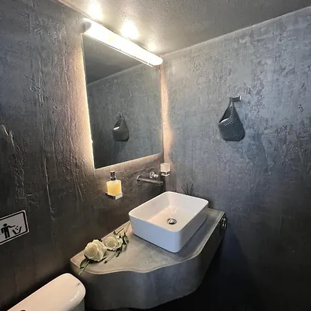 George's Point Of View Apartment